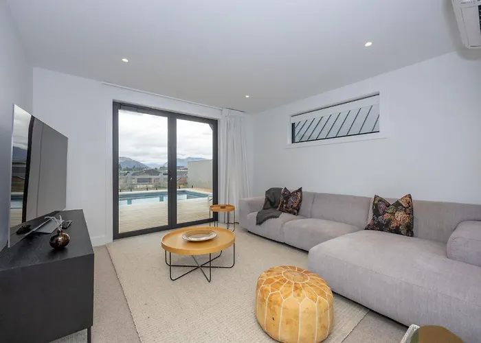 Hébergement de vacances Marjon Peak Retreat | Spa, Pool & Mountain Views *
