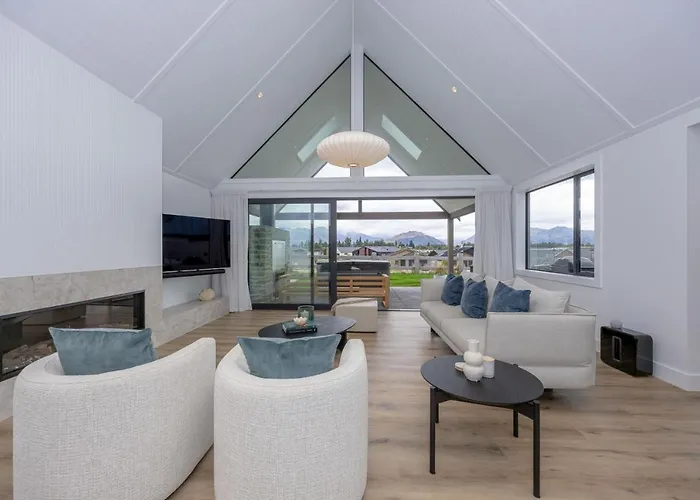 Marjon Peak Retreat | Spa, Pool & Mountain Views Hébergement de vacances Wanaka