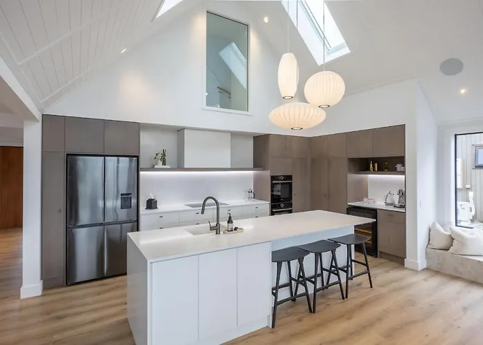 Marjon Peak Retreat | Spa, Pool & Mountain Views Hébergement de vacances Wanaka