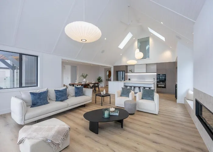 Marjon Peak Retreat | Spa, Pool & Mountain Views * Wanaka