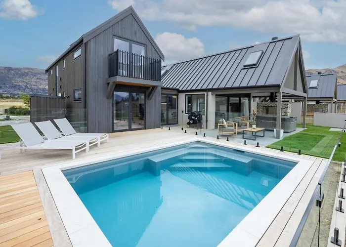 Hébergement de vacances Marjon Peak Retreat | Spa, Pool & Mountain Views *