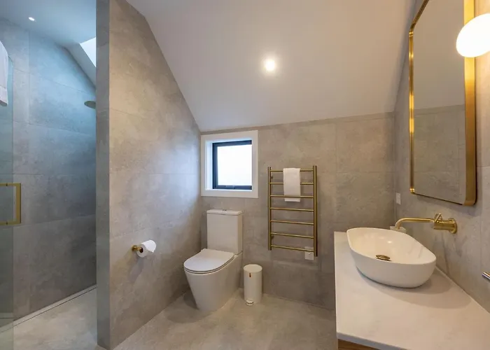 Hébergement de vacances Marjon Peak Retreat | Spa, Pool & Mountain Views Wanaka