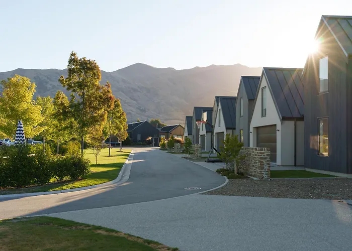 Marjon Peak Retreat | Spa, Pool & Mountain Views Hébergement de vacances Wanaka