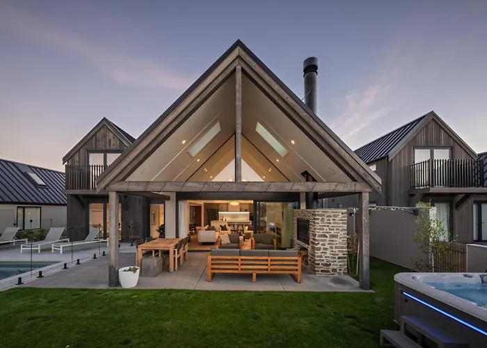 Marjon Peak Retreat | Spa, Pool & Mountain Views Hébergement de vacances