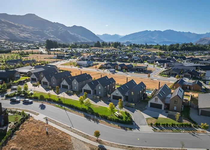 Marjon Peak Retreat | Spa, Pool & Mountain Views Hébergement de vacances *